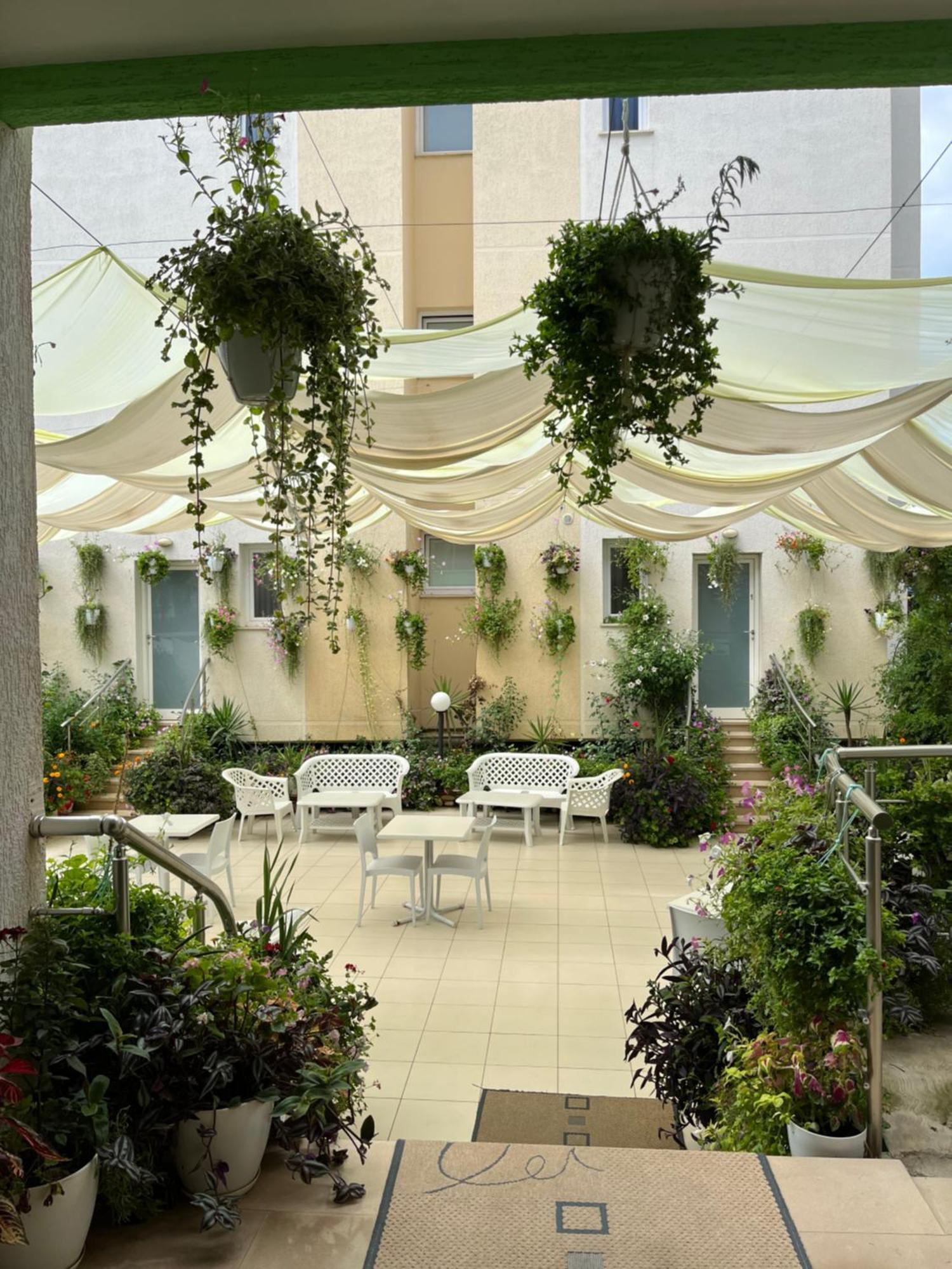 Hotel Garden Radhimë Eksteriør billede